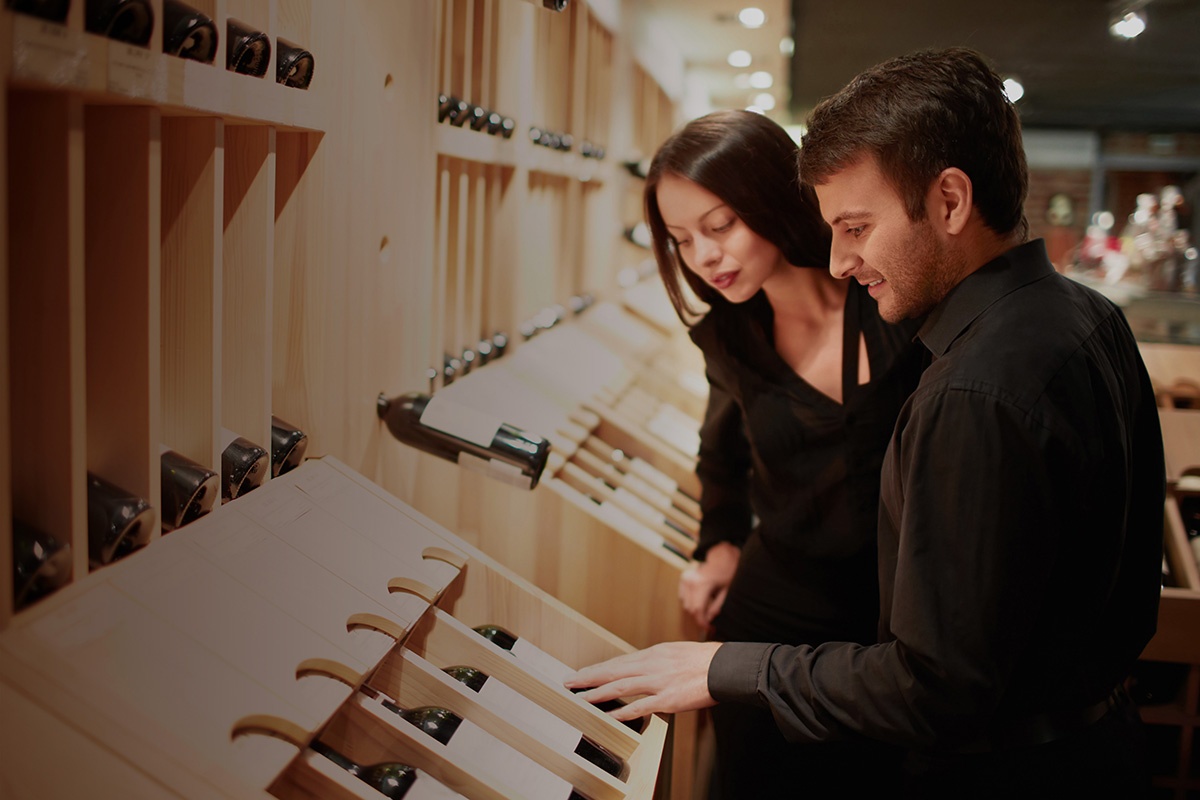 young-couple-shopping-for-wine-counterfeiting