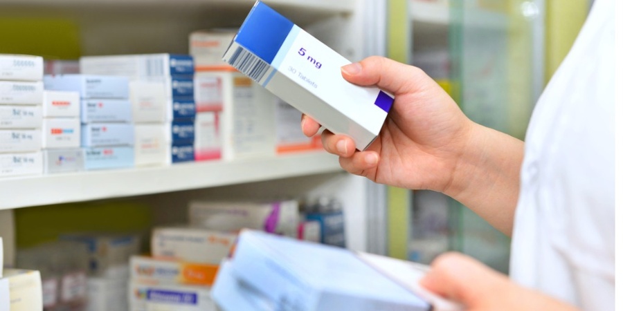 pharmacist-holding-medicine-box-picture-id878854792-1
